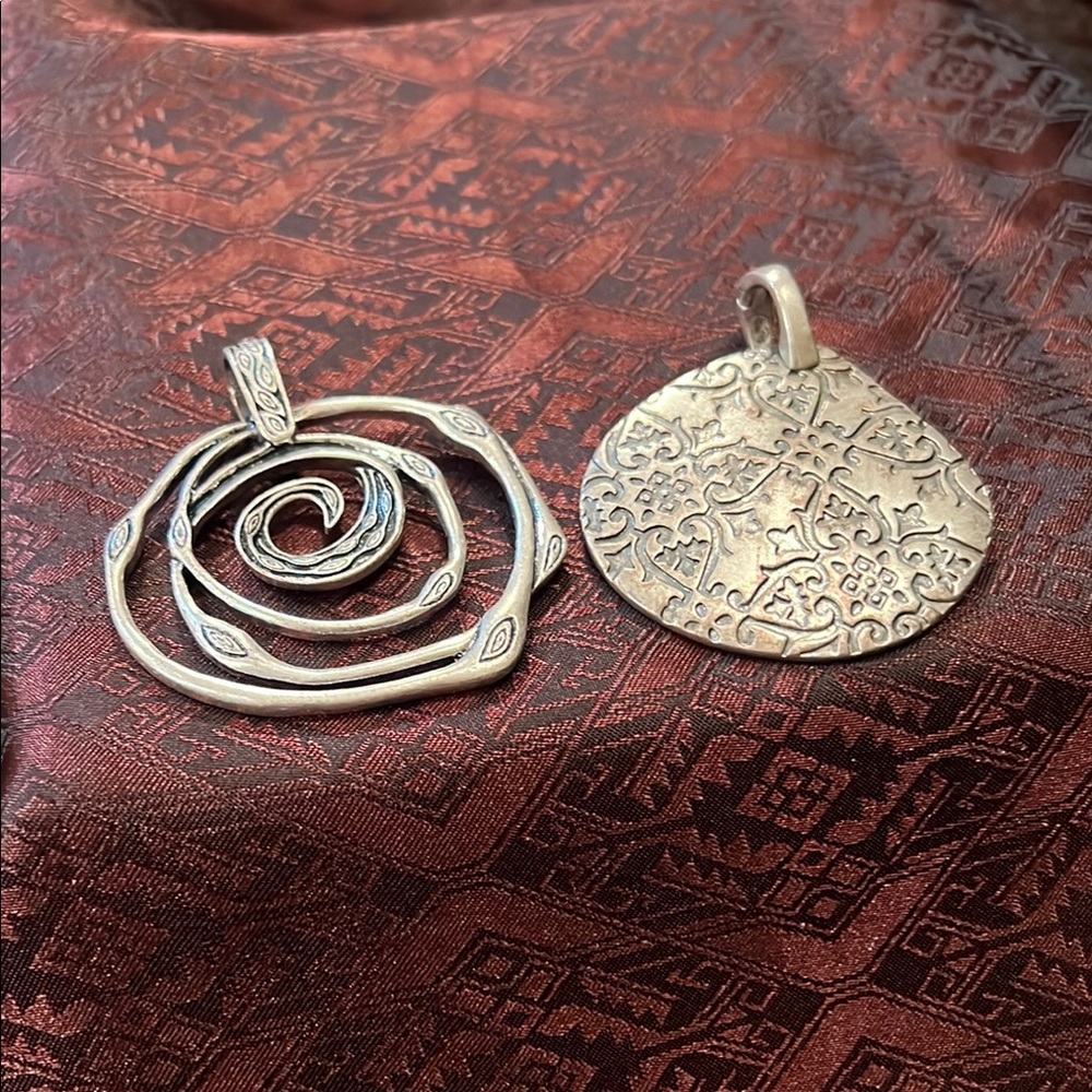 Beautiful silver pendant set.